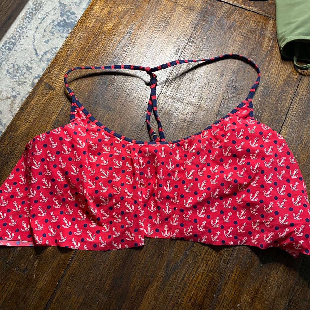 Sherry flounce swim top. Like new. Size medium